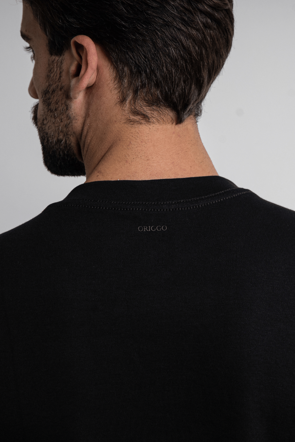 Camiseta Raiz  Manga Longa Gola Média · Preta Essência – Algodão Egípcio